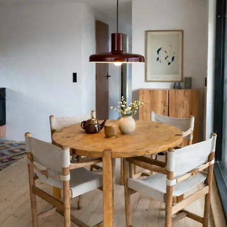 Newly Renovated 70s Summer House Close To *